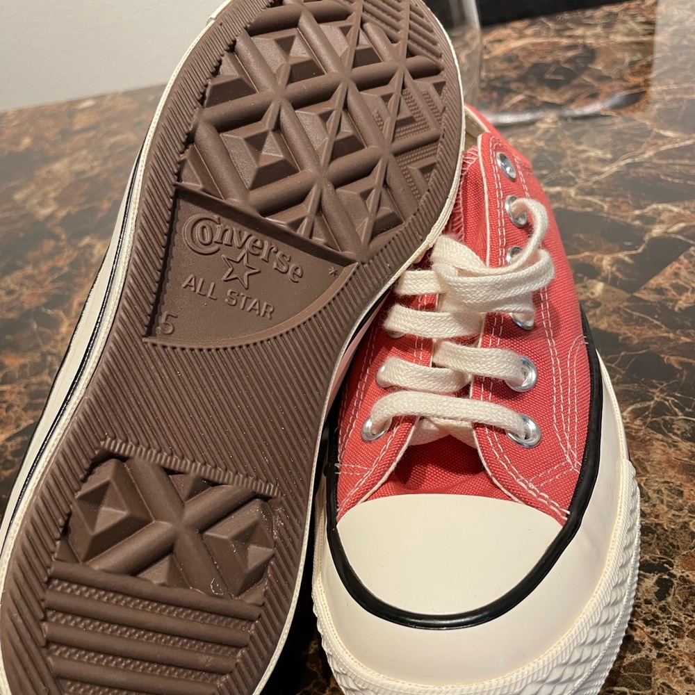 Converse Chuck Taylor’s Unisex Women’s Size 7 - Picture 7 of 8